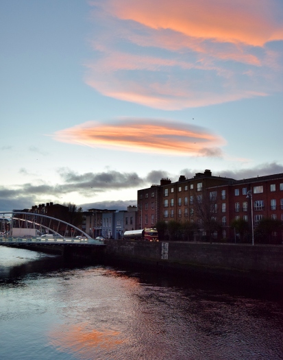 Dawn's transition... colour over Dublin's River Liffey... Ma Nature paints it well!