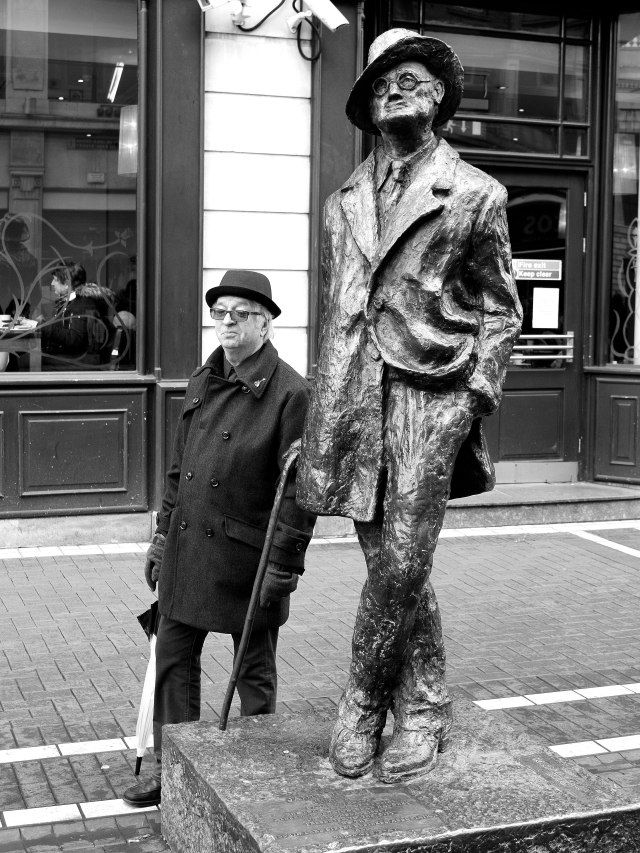 Unknown fan posing with James Joyce, well... his statue, somewhere in Dublin!